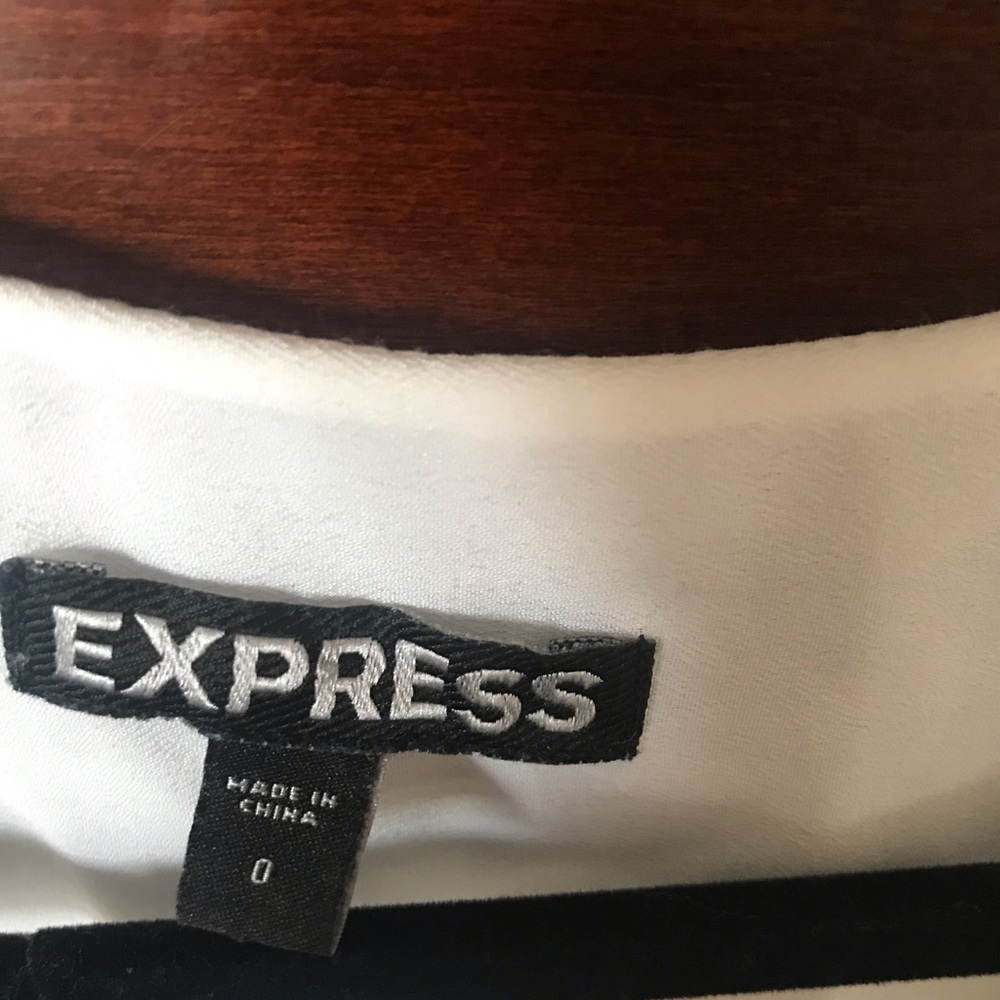 Express Romper - Picture 2 of 2